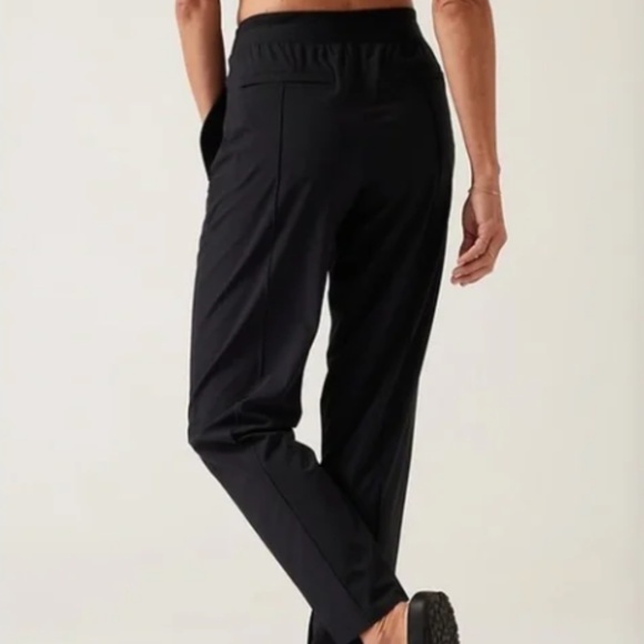 ATHLETA Brooklyn Heights Pants Lightweight Ankle Black Size 10 - Picture 2 of 6